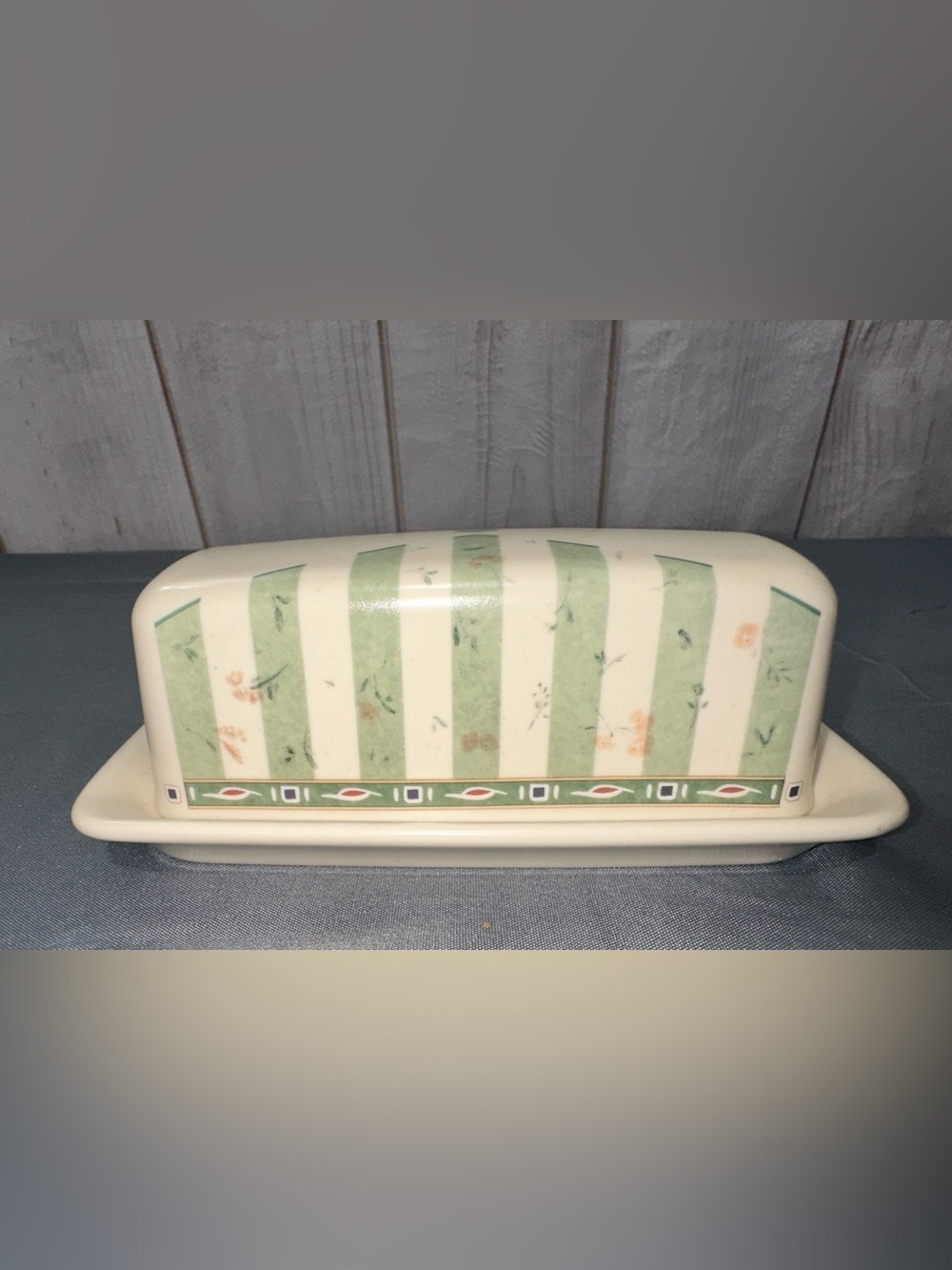 Pfaltzgraff Naturewood 1/4 LB Covered Butter Dish